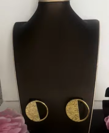 Bold stud earrings & ring set