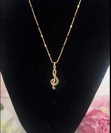 Romania gold musical note pendant