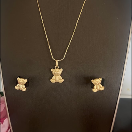 Romania gold stud earrings & pendant set