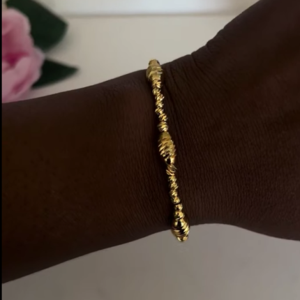 Gold diamond cut bracelet