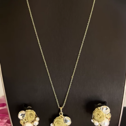 Gold petals set