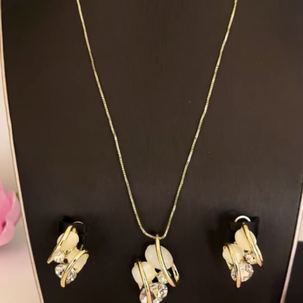 Gold crystals set